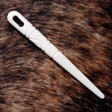 Knochennadel flach mit Dekor